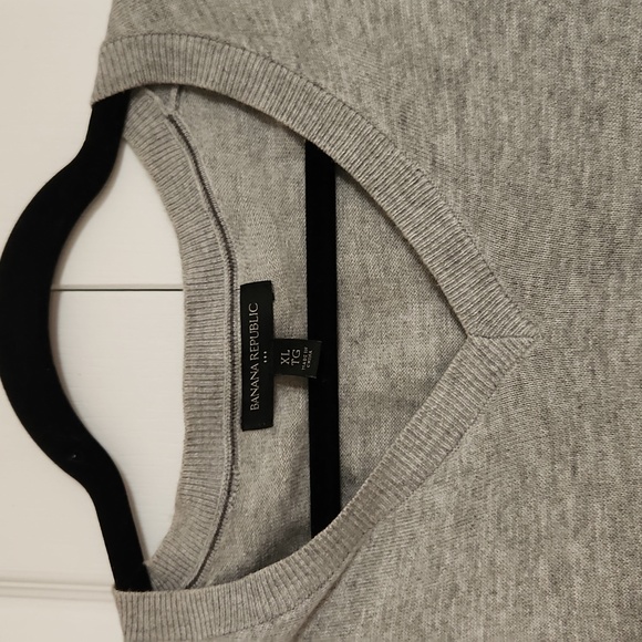 Banana Republic Sweater - Picture 2 of 3